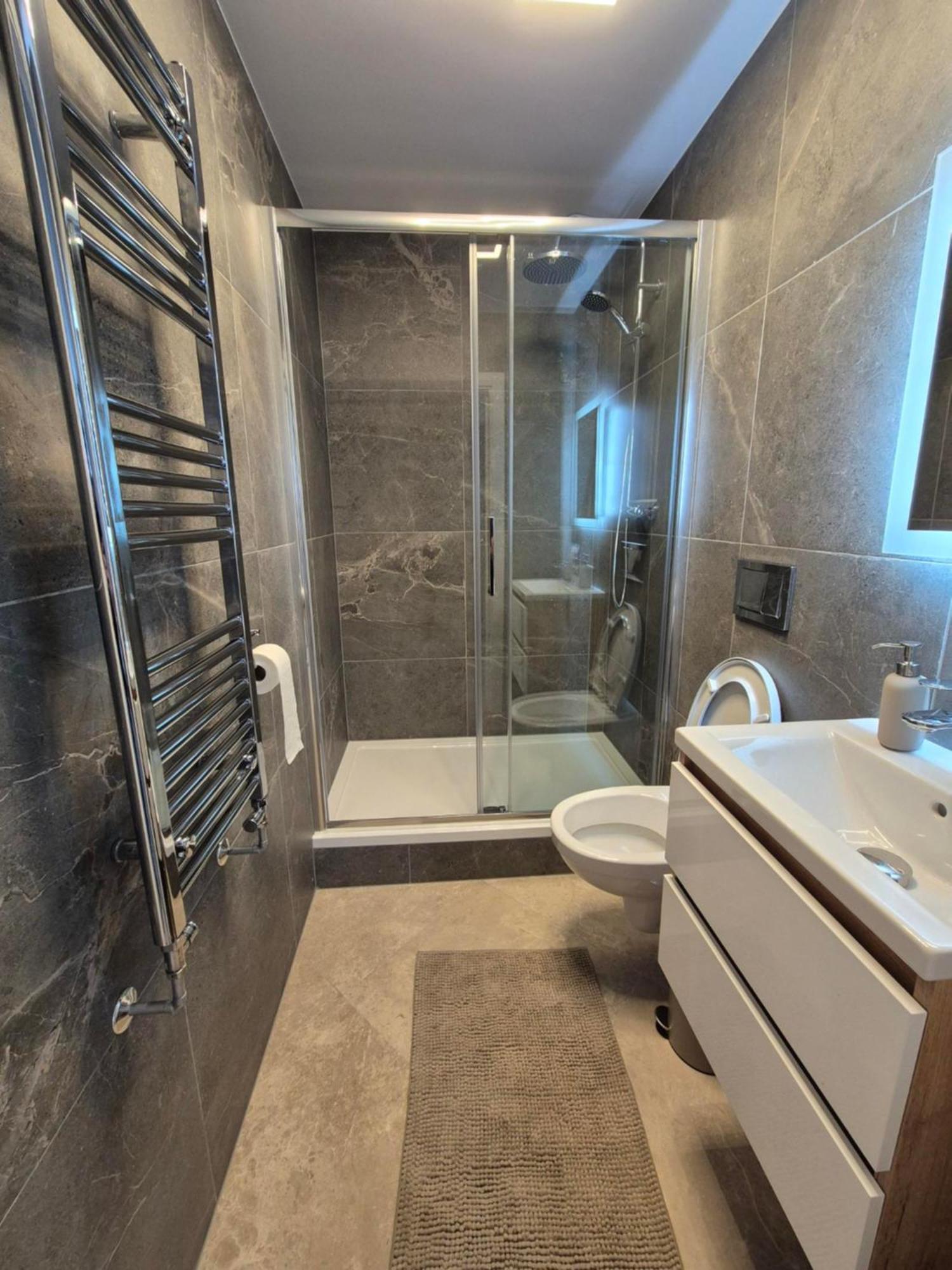 Apartament Aya's Snaresbrook *